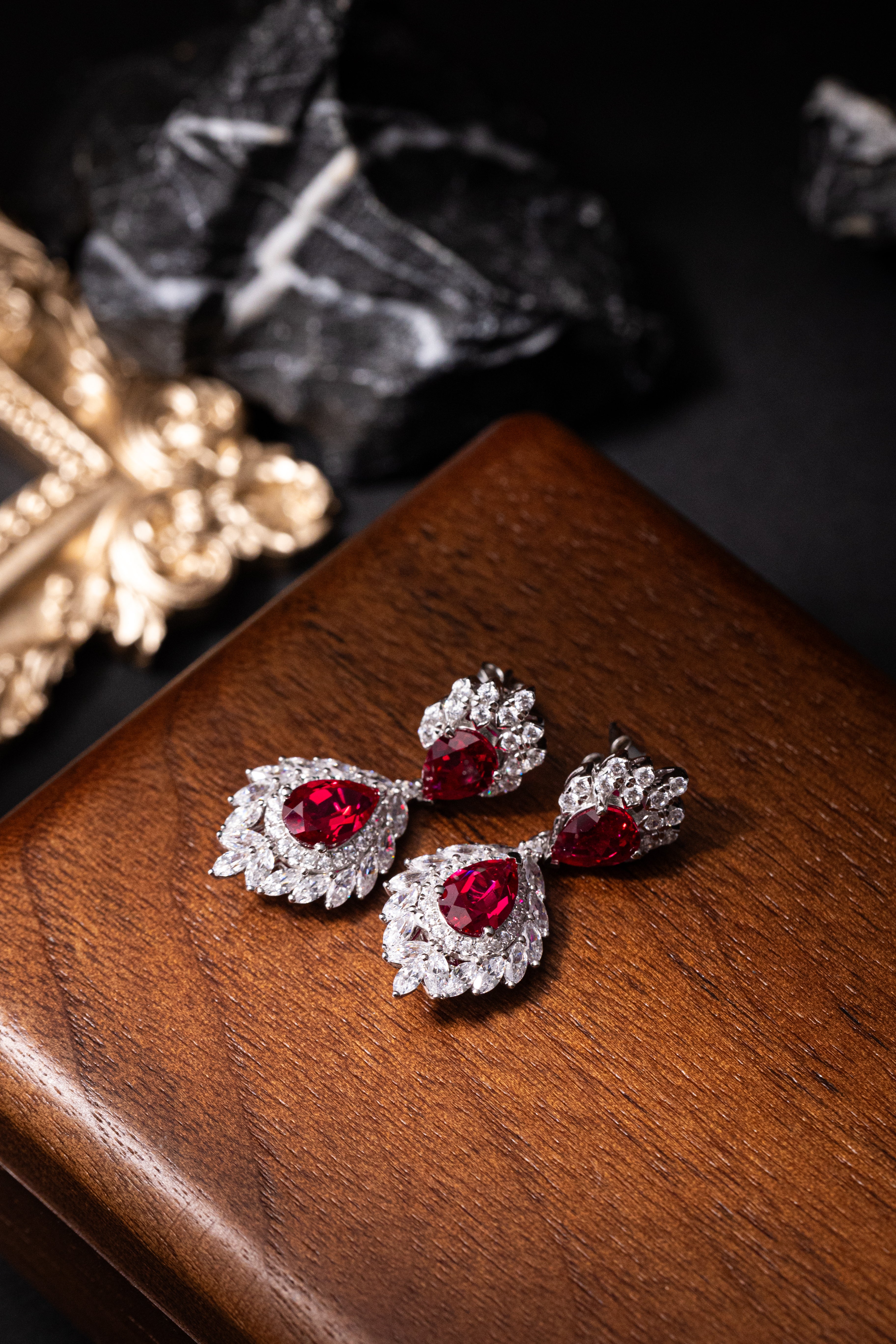 925 Sterling Silver Red Corundum Pear-Shaped Floral Jewelry Set
