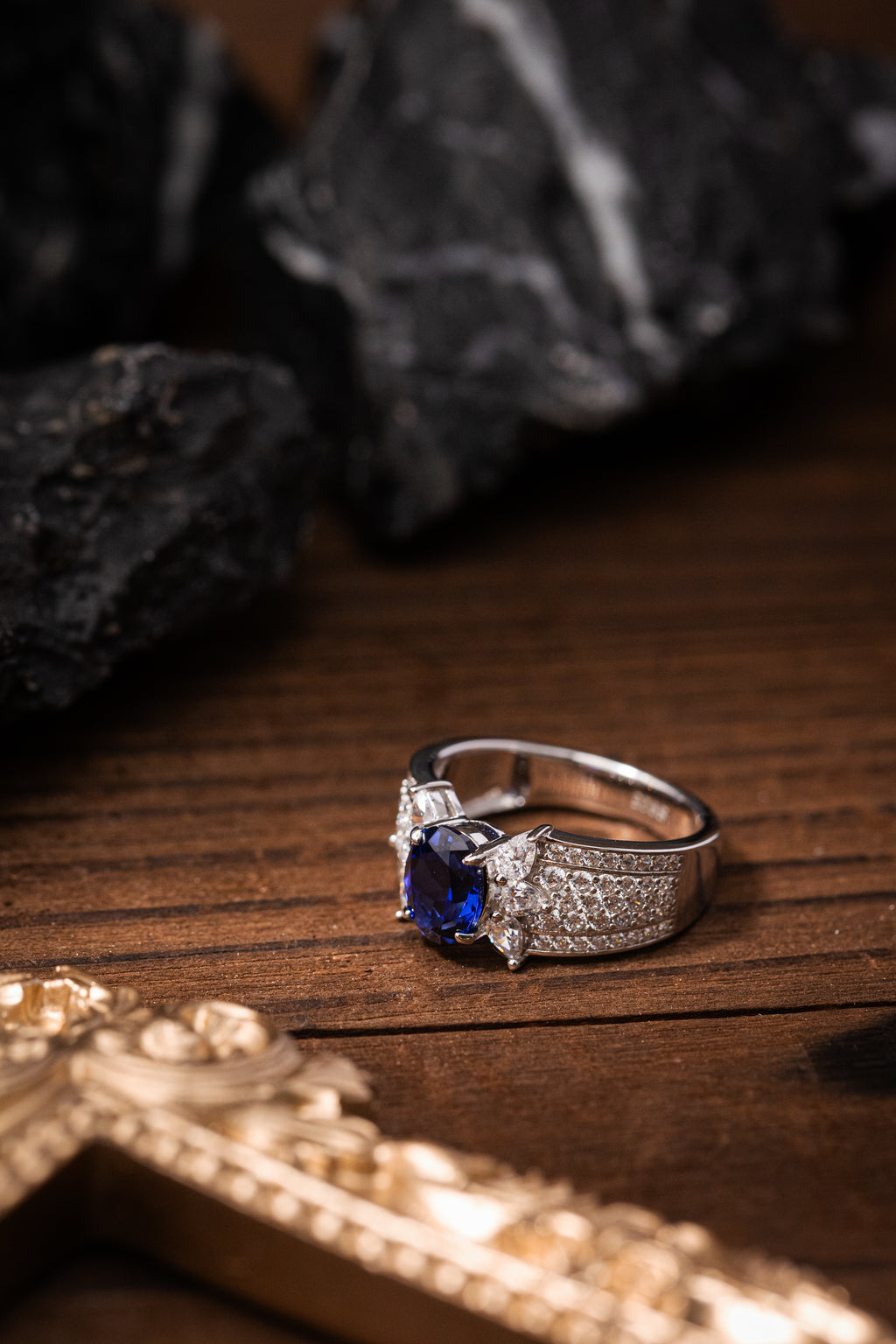 Nysera Royal Blue Sapphire Oval Ring