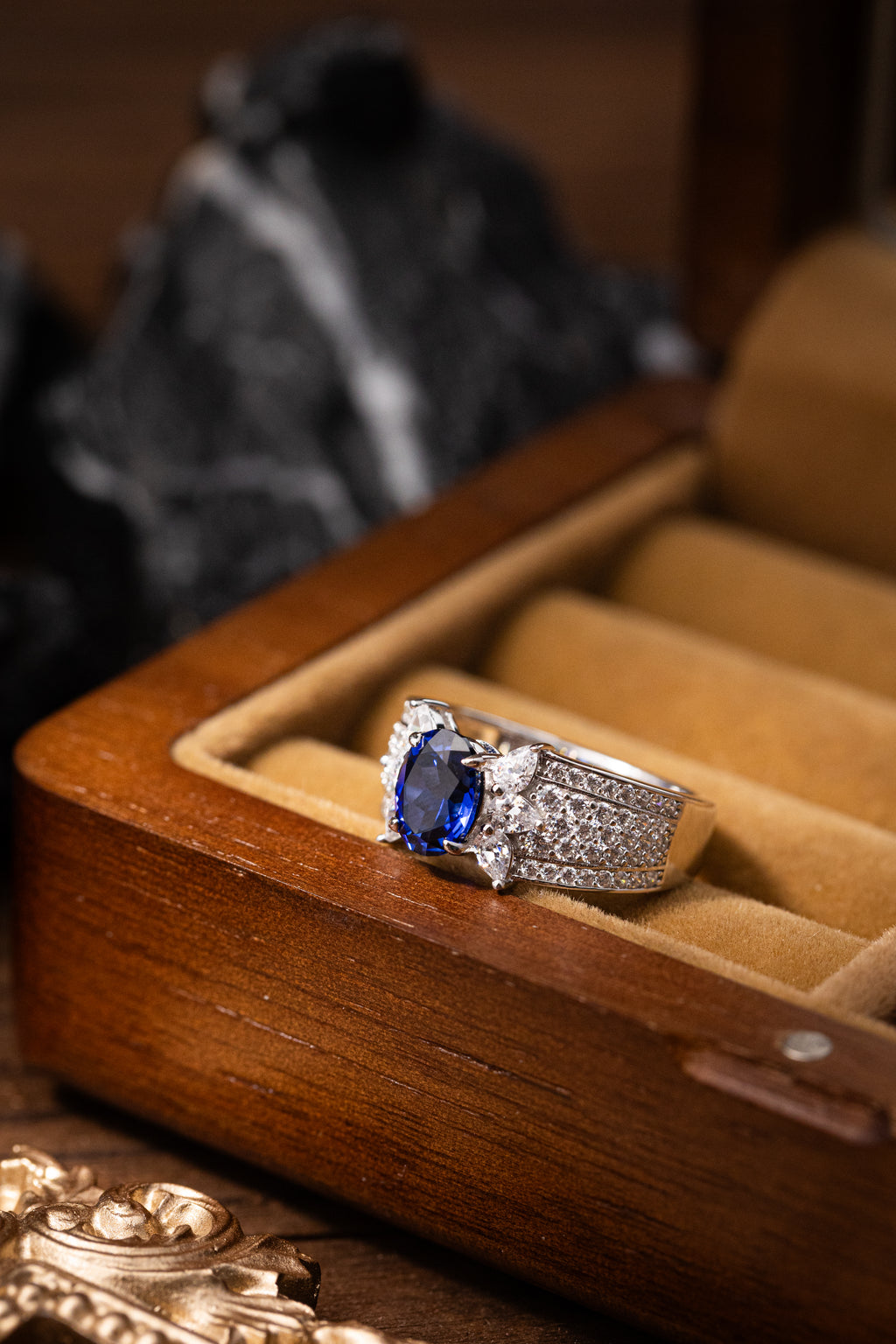 Nysera Royal Blue Sapphire Oval Ring
