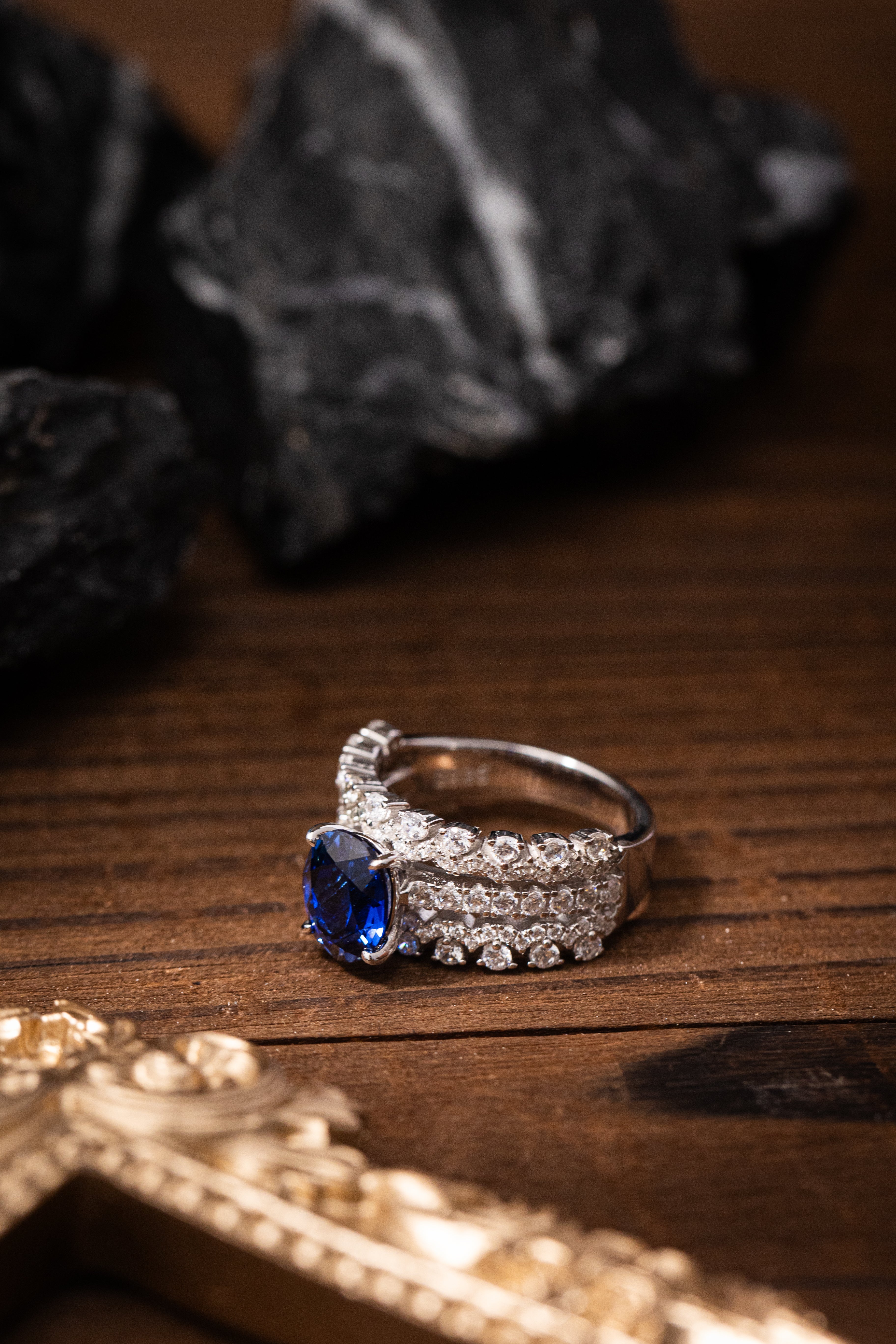 Nysera Royal Blue Sapphire Oval Ring